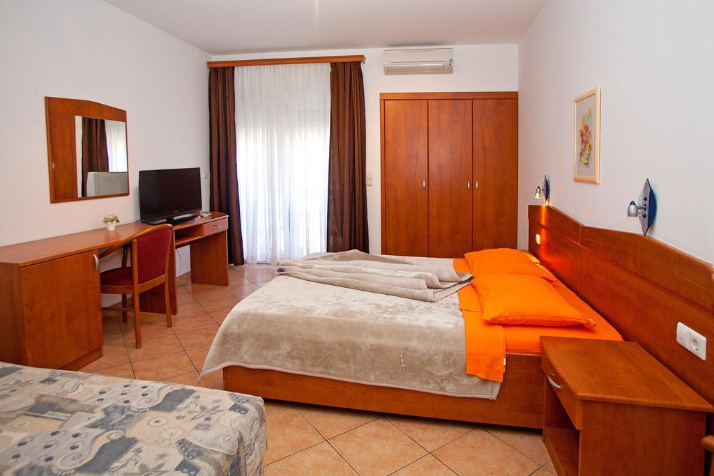 Guesthouse Villa Adria Malinska Exterior photo