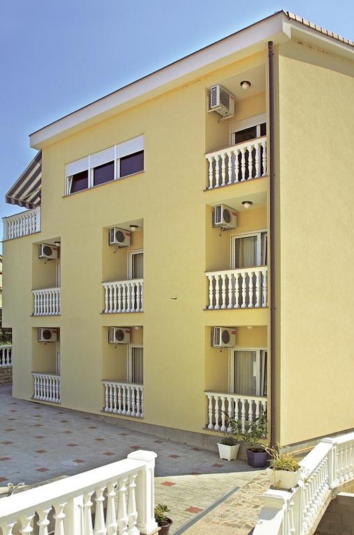 Guesthouse Villa Adria Malinska Exterior photo