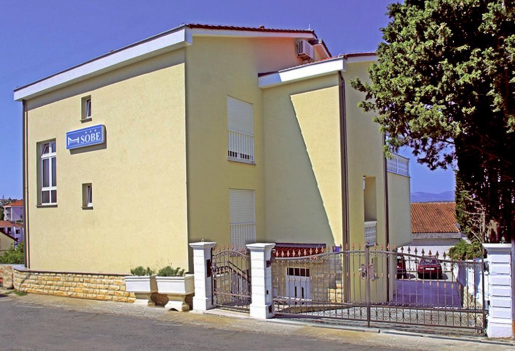 Guesthouse Villa Adria Malinska Exterior photo