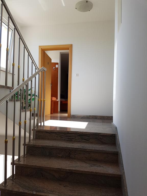 Guesthouse Villa Adria Malinska Exterior photo
